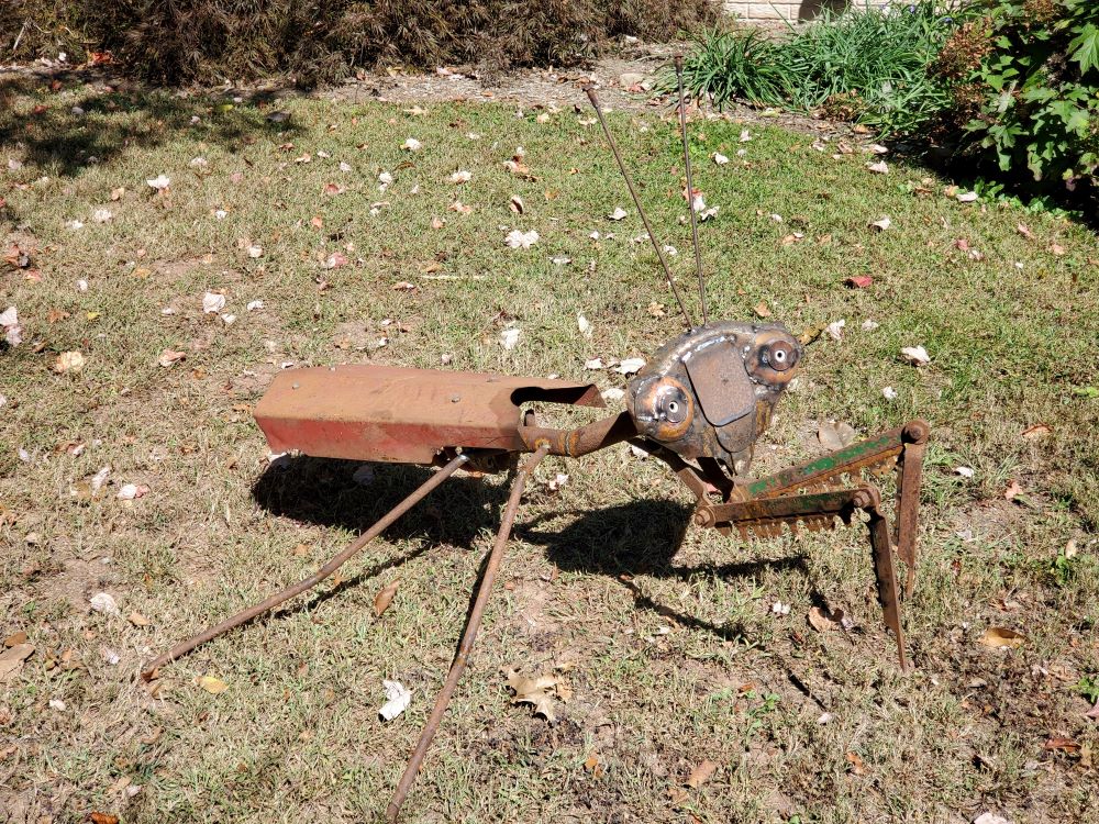 Scrap metal praying mantis